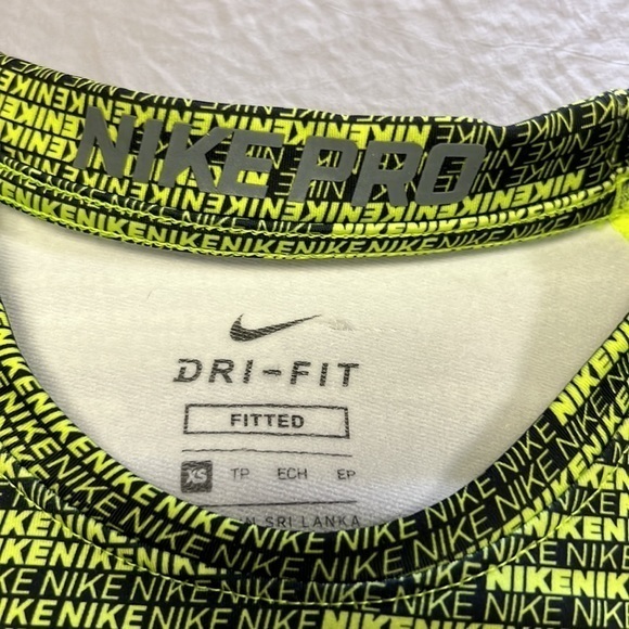 ‎Nike - Picture 3 of 8